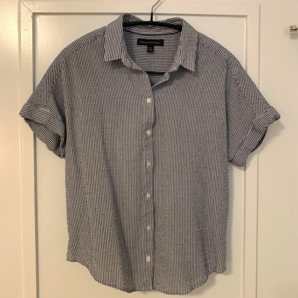 Banana Republic Searsucker Botton-down